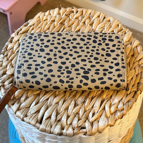 Leopard Print Wallet - Universal Thread - Picture 1 of 4